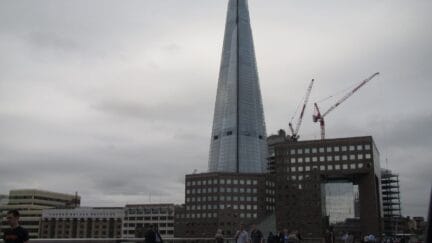 Shard façade - wind resistance - glass door; flush with the façade