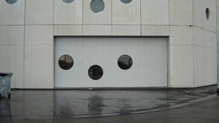 Unique porte industriel coulissante circulaire