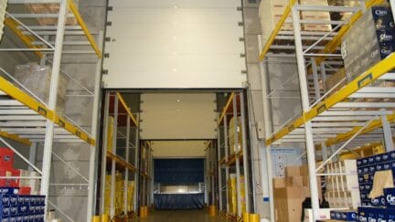 Porte coupe-feu avec barrière de rétention de liquide pour un entrepôt logistique pour LIDL