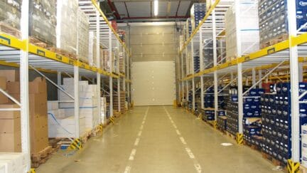 Porte sectionnelle coupe-feu: portes logistiques pour les centres de distribution